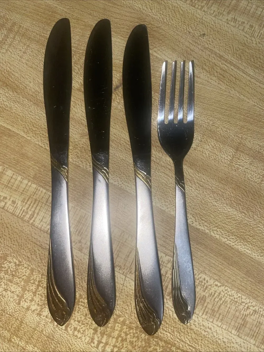 4 Pcs. KELLY GOLD Lenox Glossy 18/8 Gold Accent Stainless Steel Flatware